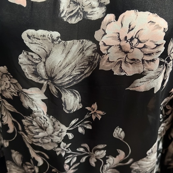 Long sleeve black floral top - Picture 4 of 4